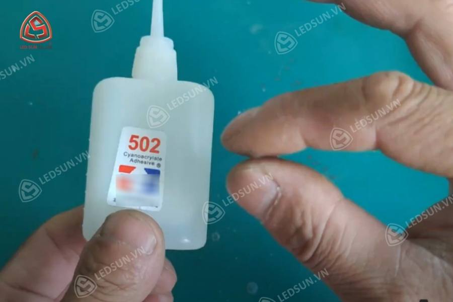 Cách Tẩy Keo 502 Dính Vào Tay Đơn Giản Ngay Tại Nhà