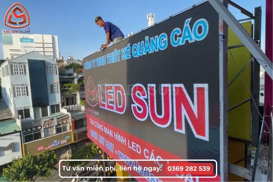 Công trình làm màn hình LED P4 ngoài trời phục vụ quảng cáo và hiển thị thông tin