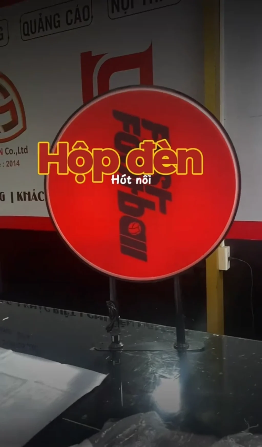 Hộp đèn hút nổi